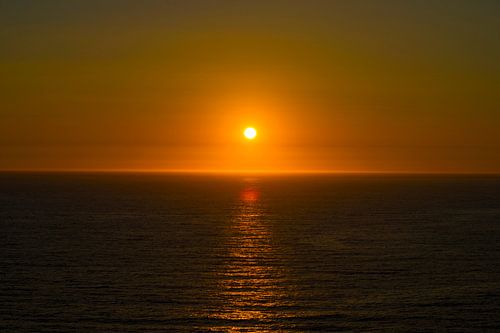 Océan tranquille : Coucher de soleil sur l'océan sur Alvadela Design & Photography