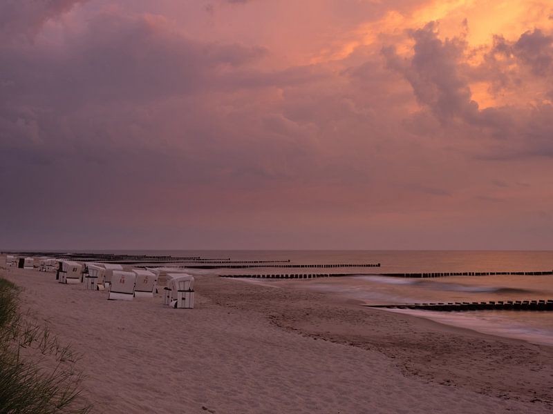 Zonsondergang op het strand van Ahrenshoop van Katrin May