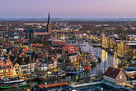 Lichter entlang des Hafens von Harlingen von Thomas Röell