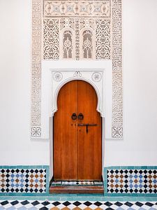 Braune Holztür in Marrakech