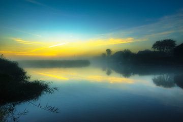 Misty morning in Holland van Marc Hollenberg