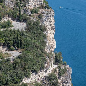 Gardameer - Ponale weg tussen Limone sul Garda en Riva del Garda van t.ART