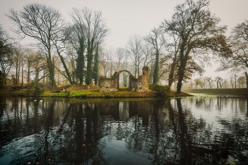 Ruine Toutenburgh Stadspark Alte Ruitenborgh Vollenhove im Nebel von R Smallenbroek