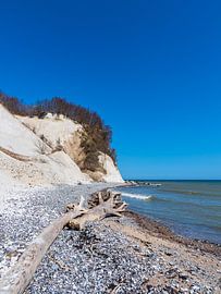 Les falaises de craie sur la côte de la mer Baltique sur l'île de Rügen sur Rico Ködder