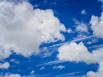 Blauwe lucht met wolken part III