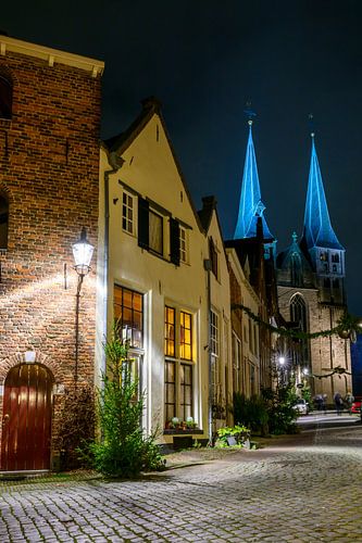 Deventer winteravond straatbeeld met kerstversiering i