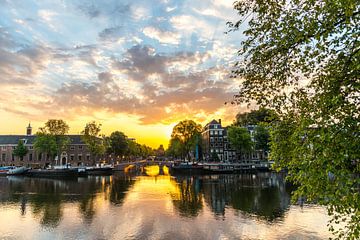 Lever de soleil dans le centre d'Amsterdam sur Ruurd Dankloff