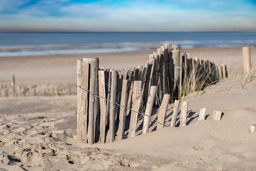 Zaun am Strand, der Sommer winkt ... von Don Fonzarelli