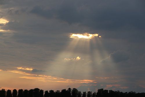 Le soleil du soir sur la bénédiction de Park Lingez