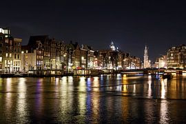 Photo du soir d'Amsterdam avec vue sur l'Amstel sur W J Kok
