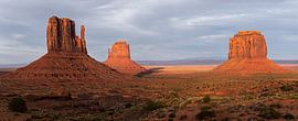 Monument Valley at sunset by PhotoCluster