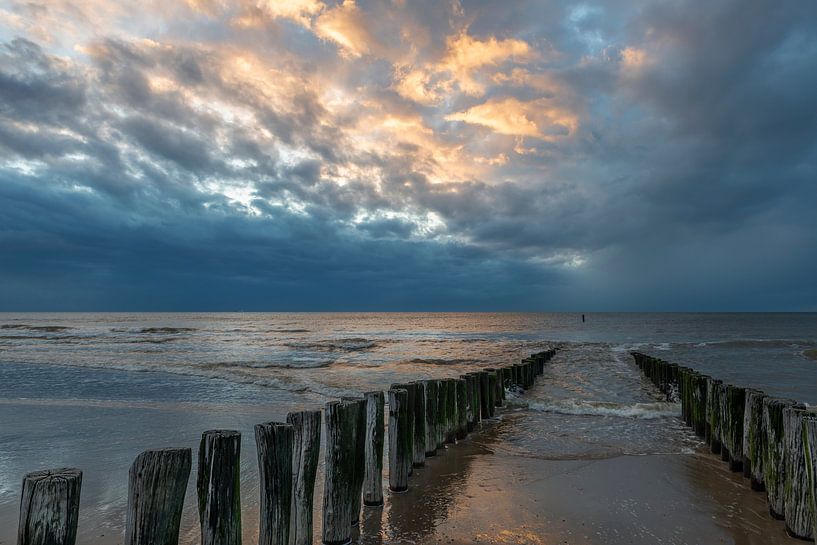 Sunset at the beach by Gerben van Buiten