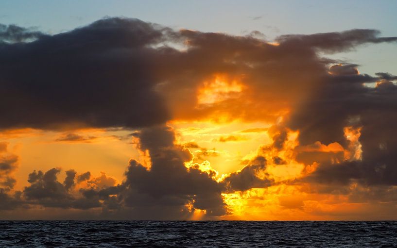 Zonsondergang boven de Atlantische Oceaan van Joost Doude van Troostwijk