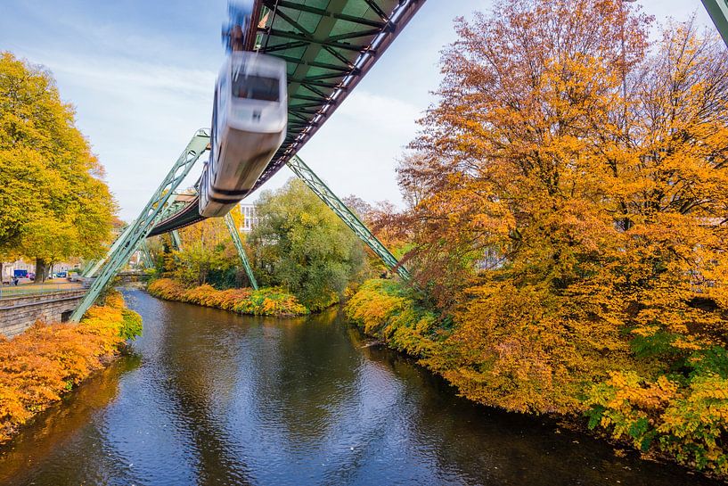 Le train suspendu de Wuppertal en automne par Walter G. Allgöwer