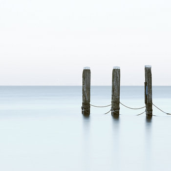 Meerpalen bij het Paard van Marken (seascape)