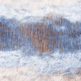 Moderner abstrakter Skandinavischer Wald im Winter von Mad Dog Art