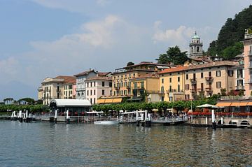 Waterkant in Bellagio van Wim Stolwerk