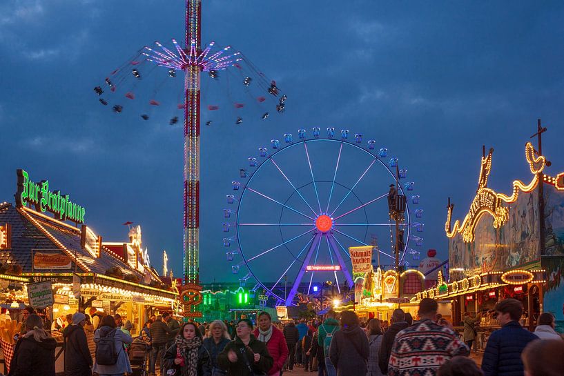 Riesenrad und Buden auf dem Bremer Freimarkt  von Torsten Krüger