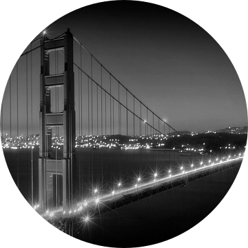 Golden Gate Bridge in de avond | Monochroom  van Melanie Viola