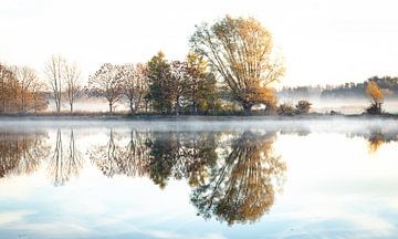 Herfst weerspiegelingen van Linda Benjamins