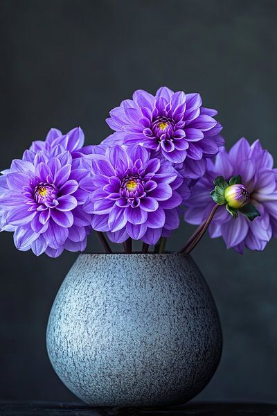 Strauß lila Dahlien&#039;s in Vase von Vlindertuin-Art