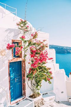Blaue Tür in Santorini von Patrycja Polechonska