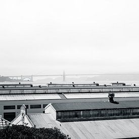 Golden Gate Bridge in de mist van Chantal Kielman