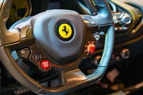 Ferrari 488 Spider sportwagen dashboard