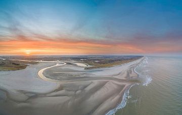 Der Slufter Texel mit schönem Sonnenaufgang von Texel360Fotografie Richard Heerschap