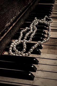 Music is jewelry / jewelry is music by Norbert Sülzner