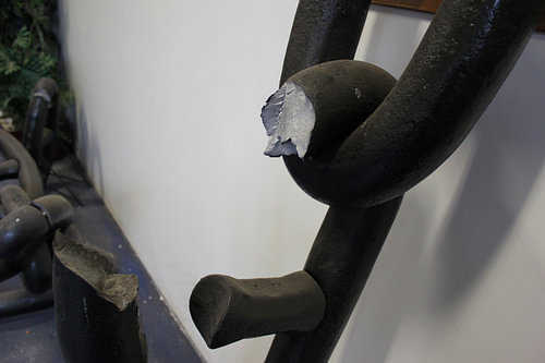 Object in verlaten industriële ruimte (2 van 7)