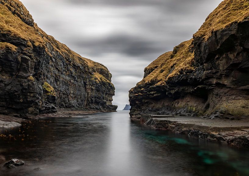 Gjógv natural harbour by Thomas Heins