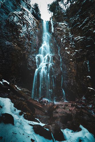 La chute d'eau de Burgbach en hiver
