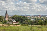 Uitzicht vanaf Sint-Pieterberg over Maastricht van John Kreukniet thumbnail