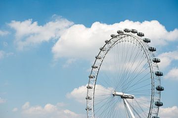 Londen Eye with a blue Sky by Barbara Koppe