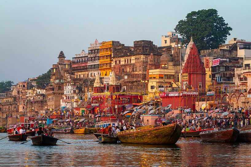 Die Ghats von Varanasi am Ganges von Roland Brack