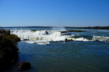 Iguazú watervallen in Argentinië van Karel Frielink