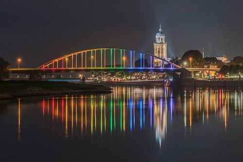 Wilhelminabrug, de Lebuïnuskerk, en de IJssel in Deventer