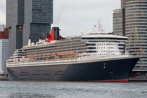 queen mary 2 rotterdam