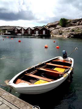 bootje voor de kust in Bohuslän van Helene Ketzer