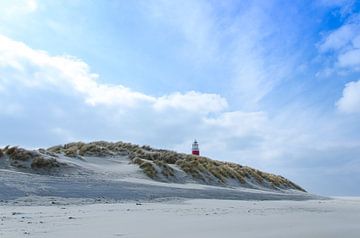 Vuurtoren boven de duinen van Jan Beukema