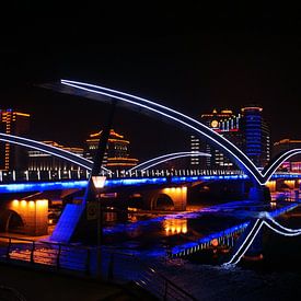 Vue de nuit du pont de la rivière Yan en Corée Chinoise (Yanbian). sur Ben Nijhoff