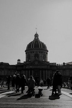 Pont des Arts Institut de France, Schwarz-Weiß-Foto in Paris, Frankreich von Manon Visser