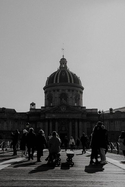 Pont des Arts Institut de France, photographie en noir et blanc à Paris, France par Manon Visser