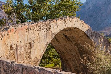 Authentieke brug op Kreta van Camilla Ottens