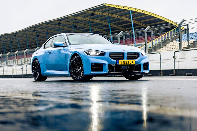 BMW M2 auf der Rennstrecke von Assen von Martijn Bravenboer