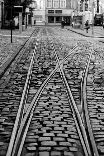 Tramrails tussen Kasseien zwart wit in Gent