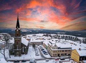 Uitzicht over winters Schöneck in het Vogtland van Animaflora PicsStock