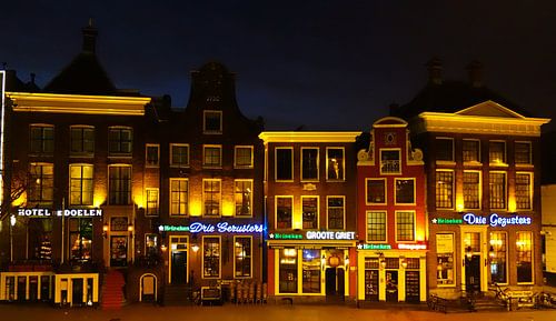 Zuidzijde Grote Markt in de nacht