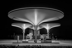 Tankstelle NXT in schwarz weiss